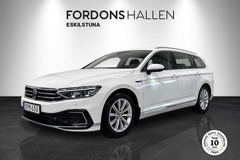 Vit Begagnad 2021 VW Passat GTE Kombi | 259 900 kr (Marknadspris) - Bild 1/4