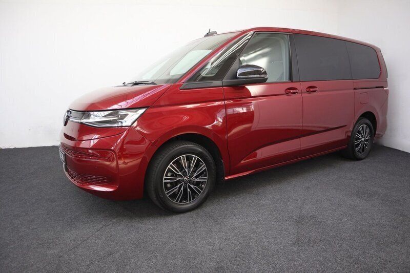 Begagnad VW Multivan Life 218 HK (160 kW) 2022 Röd Van