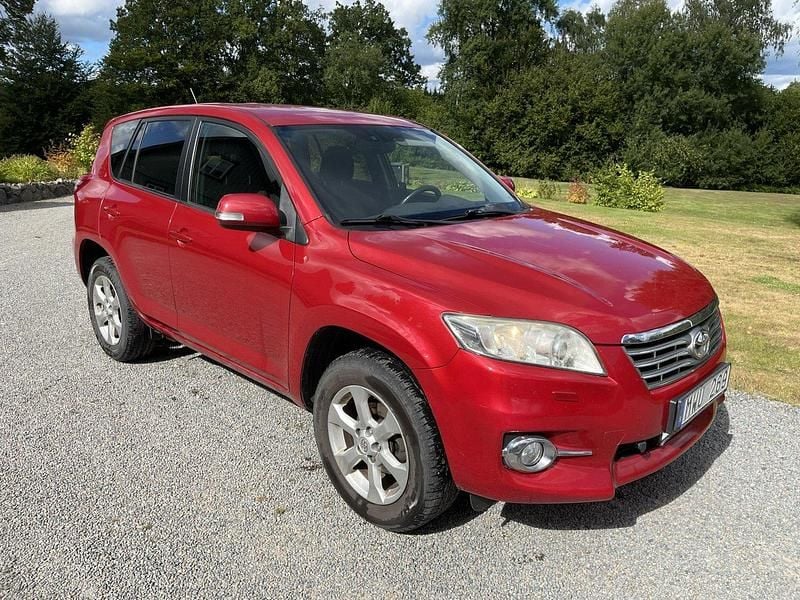 Röd Begagnad 2011 Toyota RAV4 SUV | 78 000 kr (Lite dyr) - Bild 1/4
