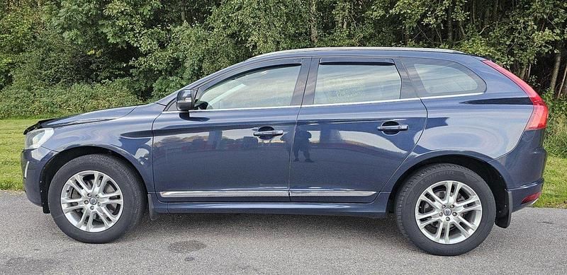 Blå Begagnad 2014 Volvo XC60 Summum SUV | 110 000 kr (Lite dyr) - Bild 1/4