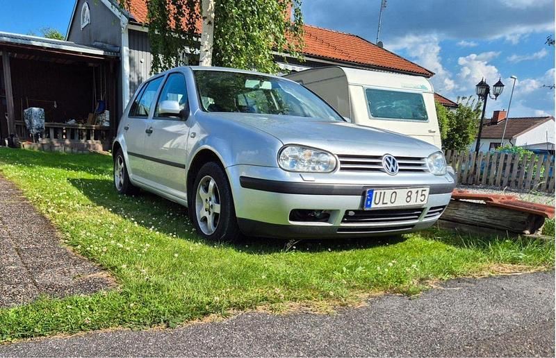 Silver Begagnad 2004 VW Golf IV Halvkombi | 6 500 kr (Superpris) - Bild 1/2