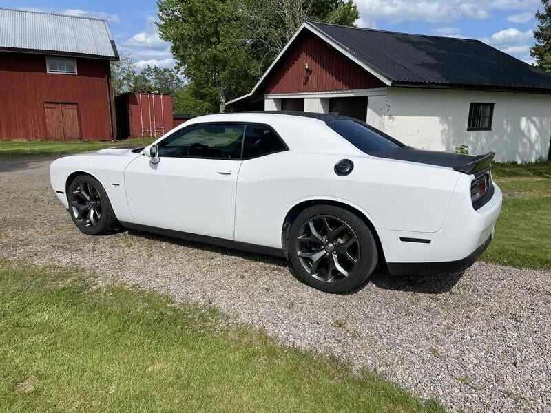 Vit Begagnad 2015 Dodge Challenger Sportkupé | 249 000 kr (Superpris) - Bild 1/4