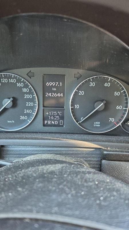 Silver Begagnad 2006 Mercedes C180 Avantgarde Sedan | 25 000 kr (Bra pris) - Bild 1/4