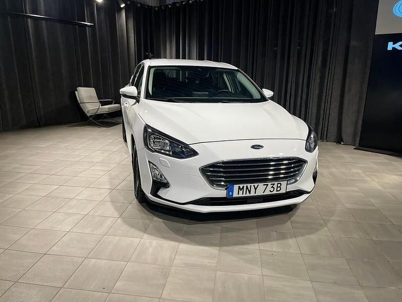 Begagnad Ford Focus Titanium 120 HK (88 kW) 2020 Vit Halvkombi