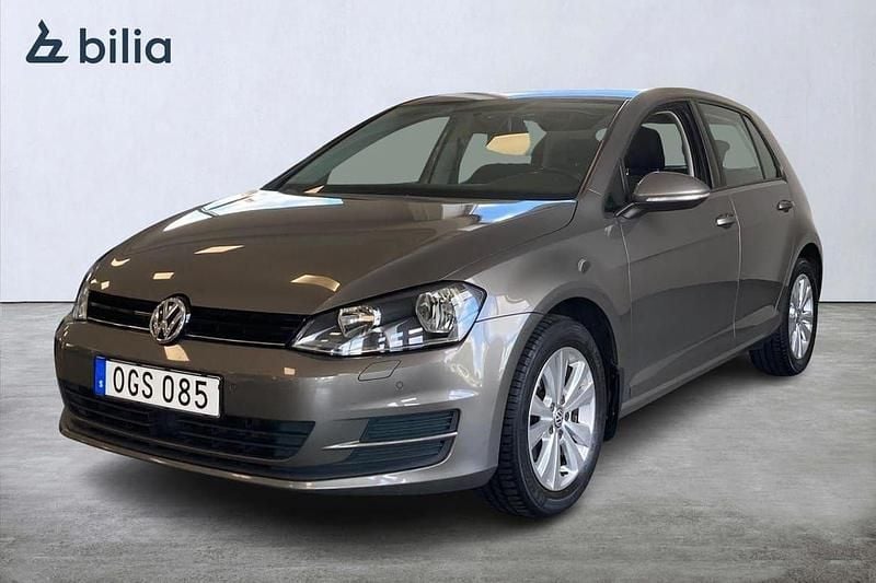 Grå Begagnad 2016 VW Golf VII Halvkombi | 149 900 kr (Marknadspris) - Bild 1/3