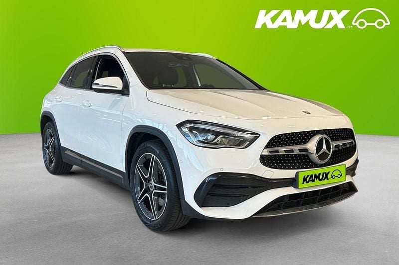 Vit Begagnad 2020 Mercedes GLA200 AMG SUV | 319 800 kr (Marknadspris) - Bild 1/4