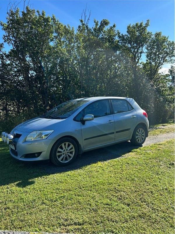 Blå Begagnad 2008 Toyota Auris Halvkombi | 33 000 kr (Marknadspris) - Bild 1/4