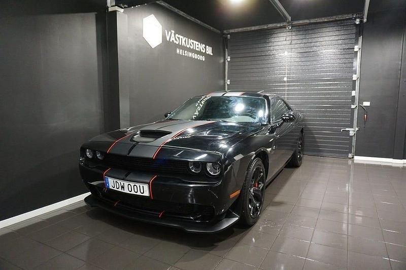 Svart Begagnad 2016 Dodge Challenger Sportkupé | 229 900 kr - Bild 1/4