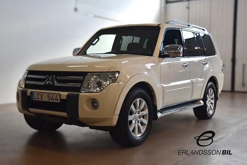 Vit Begagnad 2010 Mitsubishi Pajero SUV | 159 900 kr (Marknadspris) - Bild 1/4