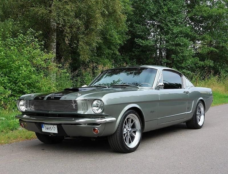 Vit Begagnad 1965 Ford Mustang Fastback Sportkupé | 590 000 kr - Bild 1/4