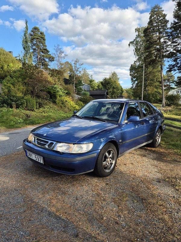 Blå Begagnad 2001 Saab 9-3 Halvkombi | 8 500 kr (Marknadspris) - Bild 1/4
