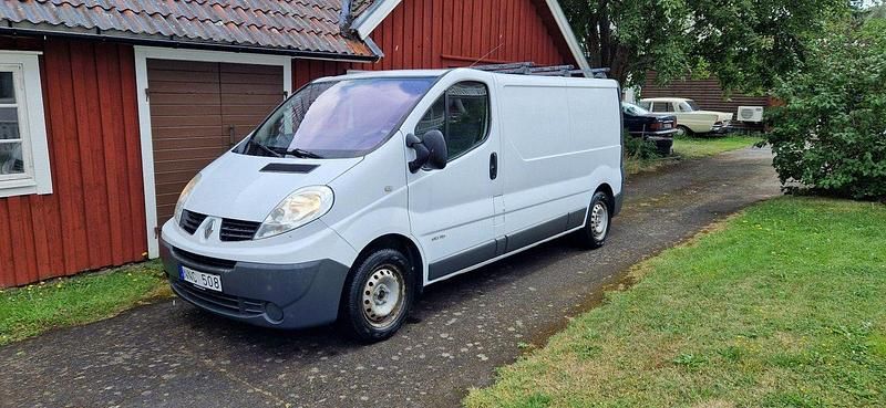 Vit Begagnad 2010 Renault Trafic Van | 55 000 kr (Marknadspris) - Bild 1/4