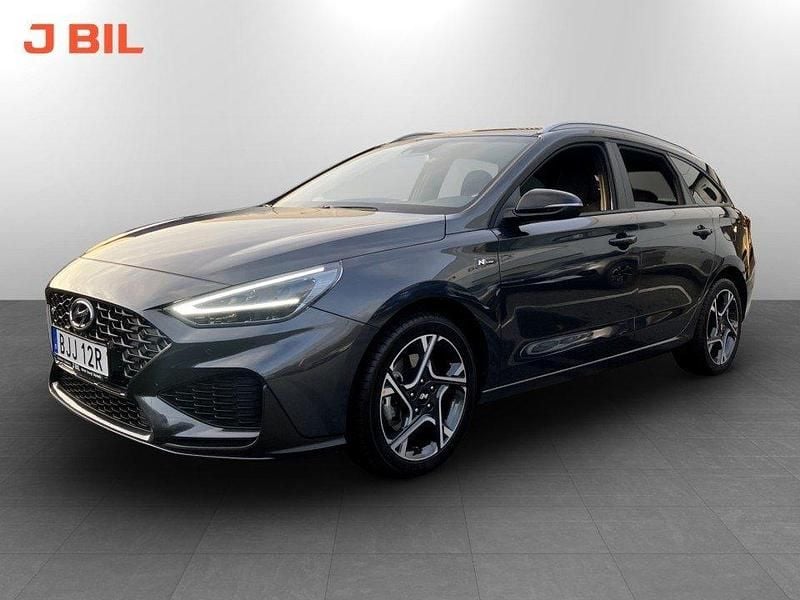 Grå Begagnad 2022 Hyundai i30 N Line Kombi | 209 900 kr (Marknadspris) - Bild 1/4