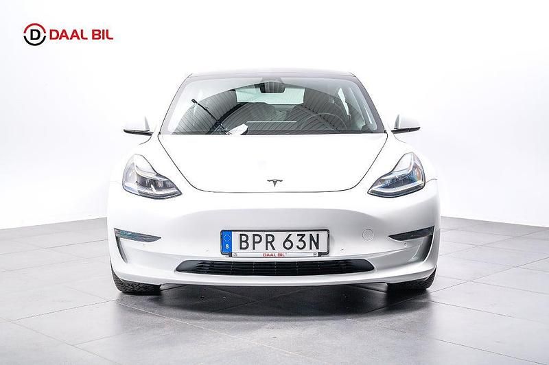 Begagnad Tesla Model 3 Long Range AWD 366 kW (498 HK) 2019 Vit Sedan
