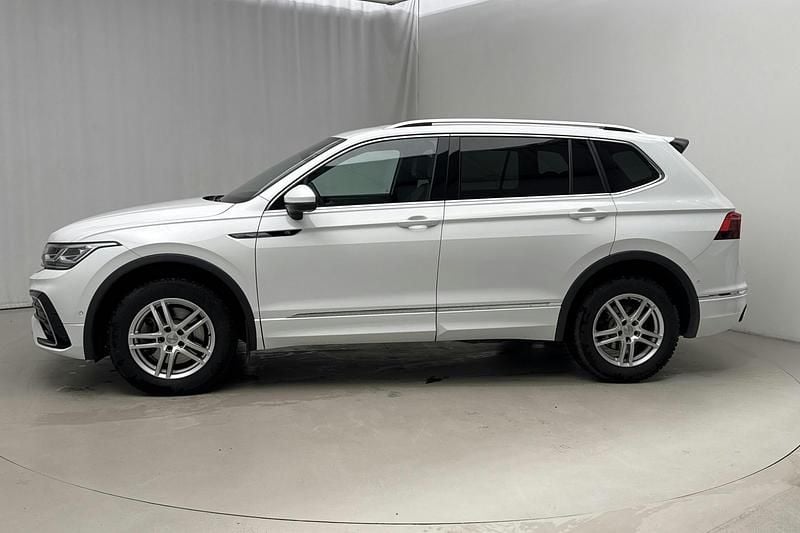 Begagnad VW Tiguan Allspace R-line 200 HK (147 kW) 2022 Vit SUV