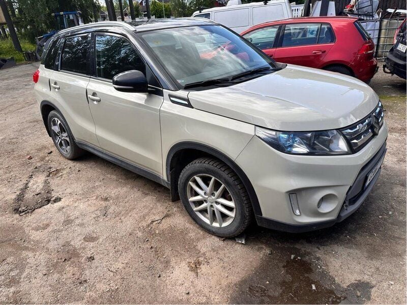 Vit Begagnad 2015 Suzuki Vitara SUV | 65 000 kr - Bild 1/3