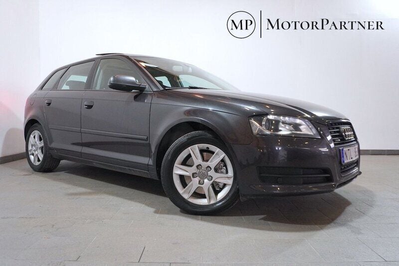 Grå Begagnad 2011 Audi A3 Sportback Halvkombi | 79 900 kr (Marknadspris) - Bild 1/4