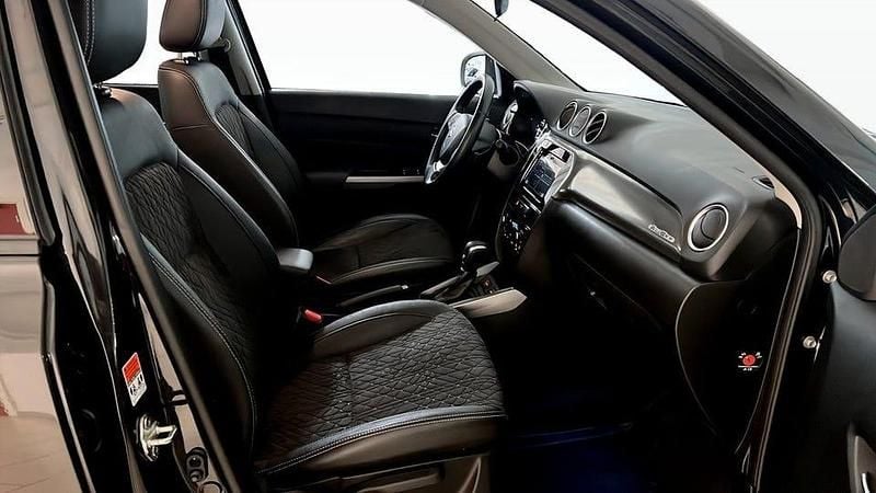 Begagnad Suzuki Vitara 115 HK (84 kW) 2023 Svart SUV