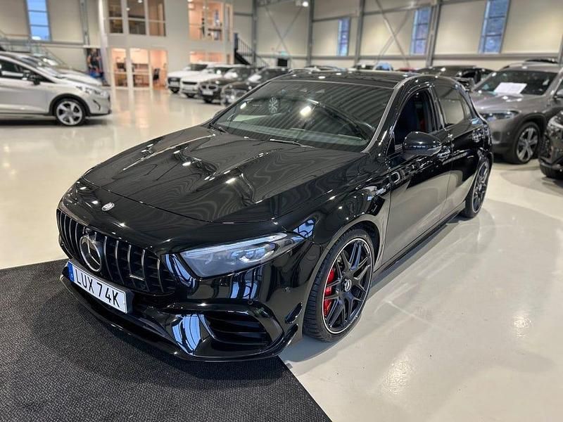 Svart Begagnad 2023 Mercedes A45 AMG AMG Halvkombi | 589 900 kr (Marknadspris) - Bild 1/4