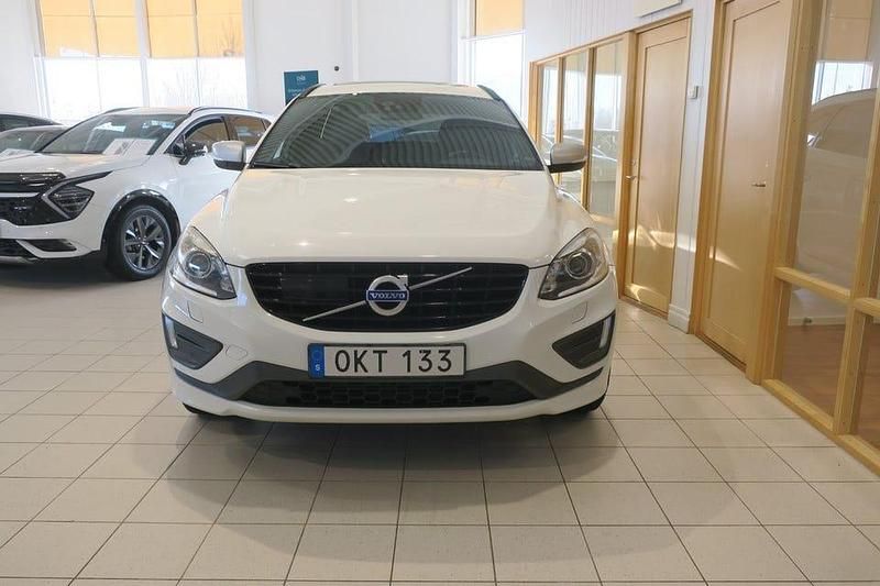 Begagnad Volvo XC60 R-Design 190 HK (139 kW) 2016 Vit SUV