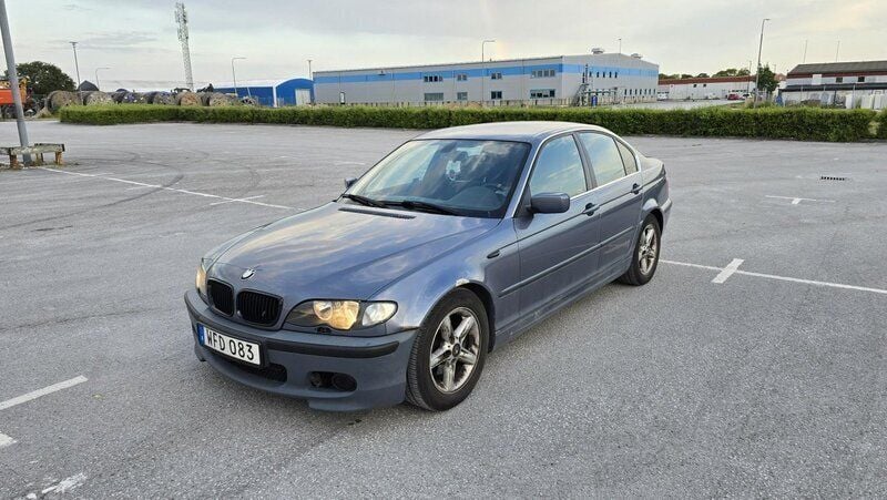 Blå Begagnad 2005 BMW 320 Sedan | 26 000 kr (Bra pris) - Bild 1/4