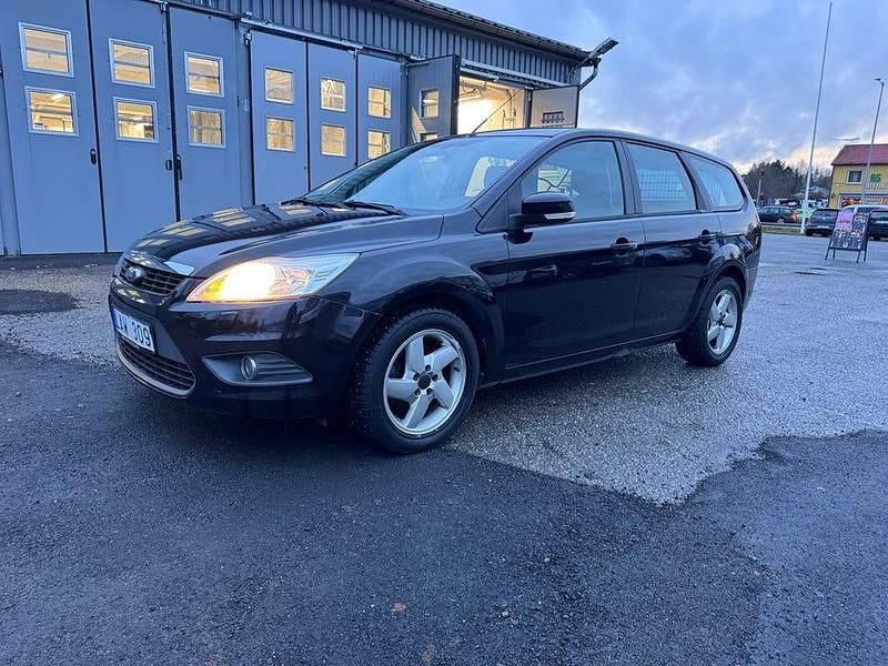 Svart Begagnad 2010 Ford Focus Platinum Kombi | 38 900 kr (Marknadspris) - Bild 1/4