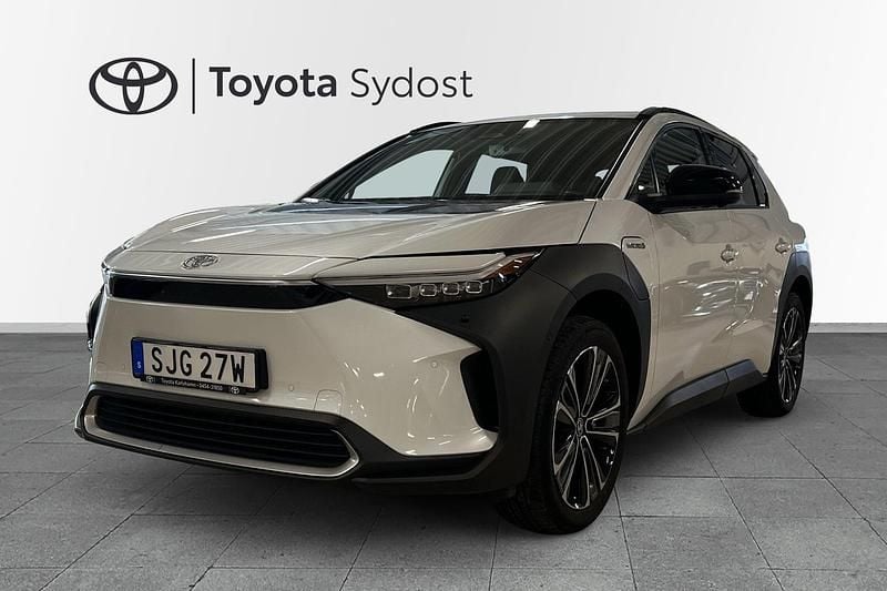 Vit Begagnad 2022 Toyota bZ4X Executive SUV | 349 000 kr (Marknadspris) - Bild 1/3