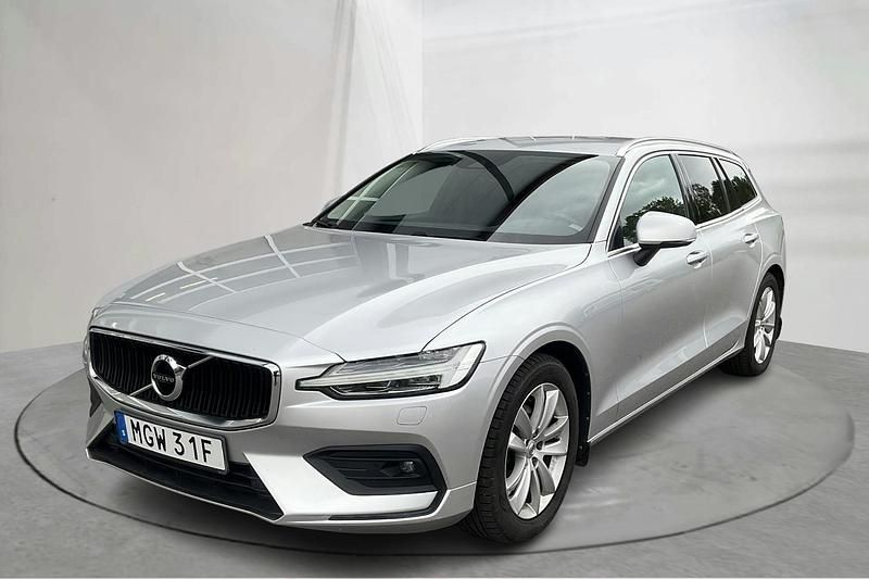 Silver Begagnad 2019 Volvo V60 SE Kombi | 228 900 kr (Marknadspris) - Bild 1/4