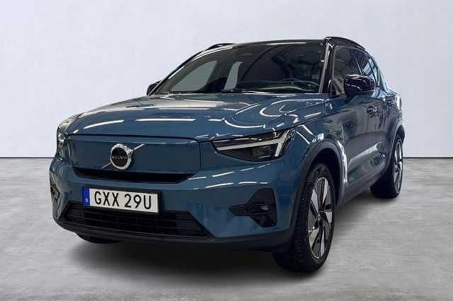 Blå Begagnad 2024 Volvo XC40 Plus SUV | 449 900 kr (Marknadspris) - Bild 1/4