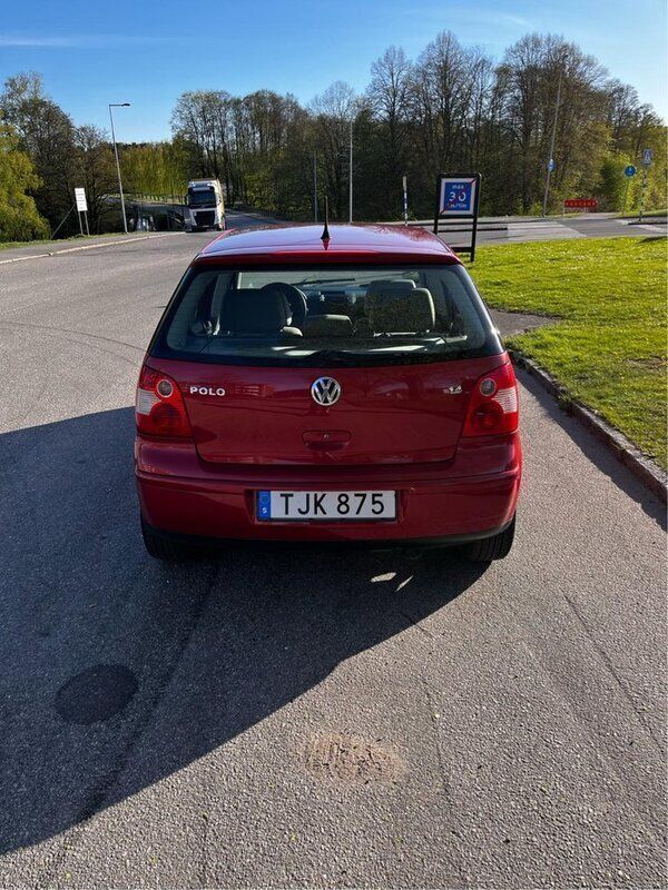 Röd Begagnad 2002 VW Polo Halvkombi | 18 500 kr (Marknadspris) - Bild 1/4