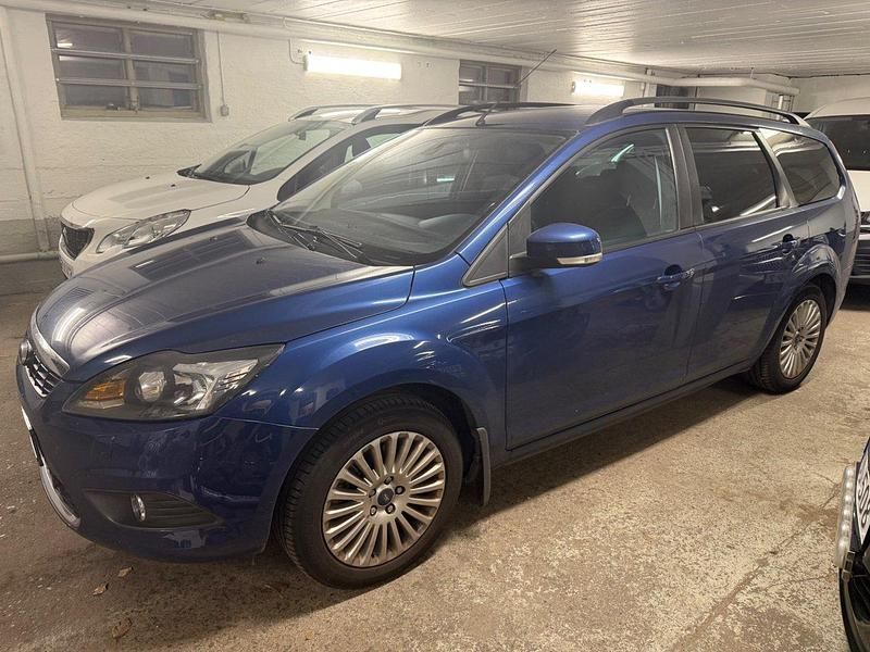 Blå Begagnad 2009 Ford Focus Titanium Kombi | 69 900 kr (Dyr) - Bild 1/4