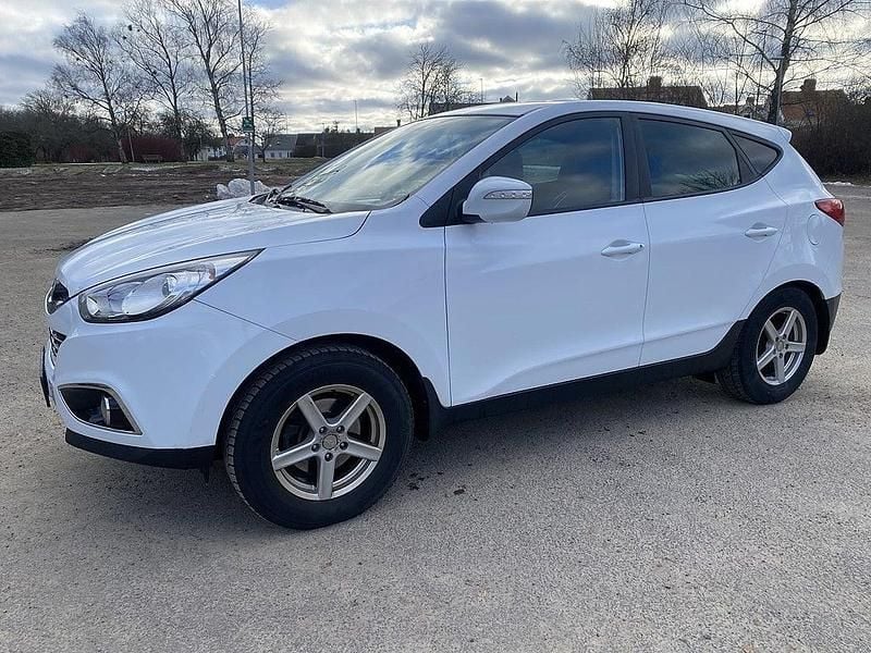Vit Begagnad 2010 Hyundai ix35 SUV | 49 500 kr (Marknadspris) - Bild 1/4