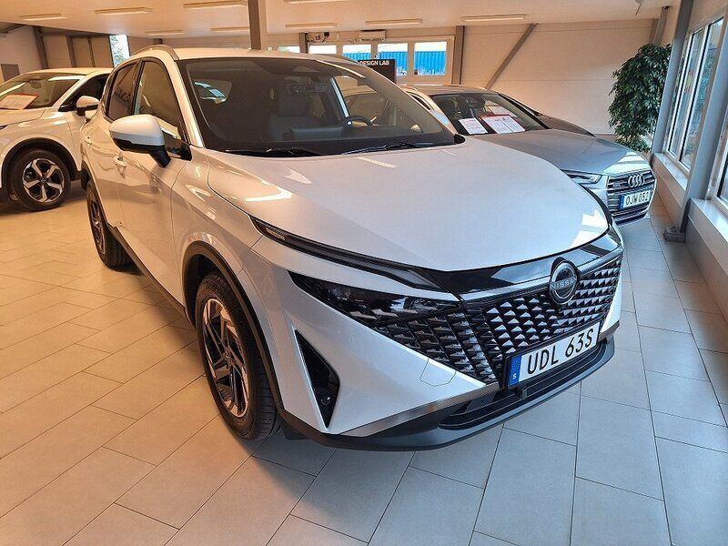 Vit Begagnad 2024 Nissan Qashqai SUV | 369 900 kr (Lite dyr) - Bild 1/4