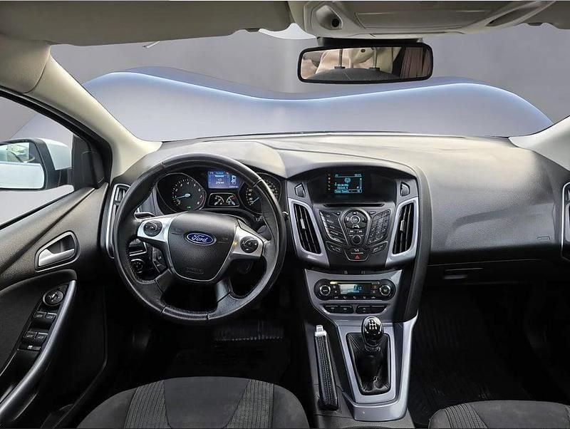 Begagnad Ford Focus Titanium 101 HK (74 kW) 2013 Vit Halvkombi