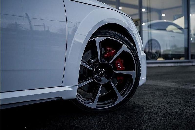 Begagnad Audi TT Roadster 400 HK (294 kW) 2019 Vit Cab