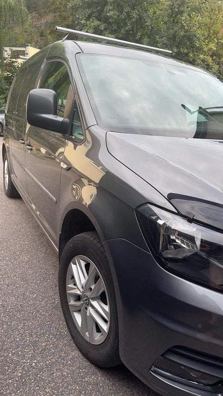 Grå Begagnad 2017 VW Caddy Maxi Minibuss | 125 000 kr (Bra pris) - Bild 1/2