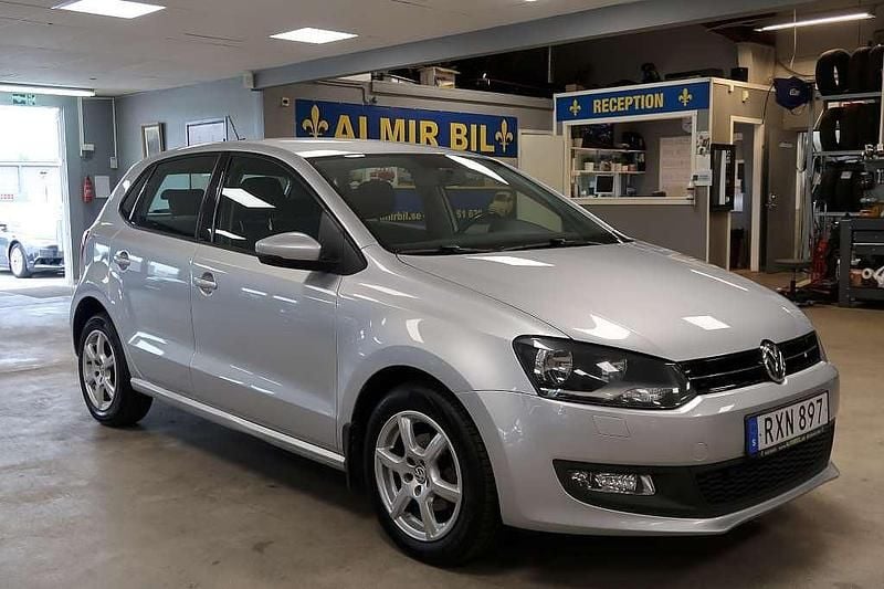 Silver Begagnad 2013 VW Polo Halvkombi | 67 500 kr (Bra pris) - Bild 1/4