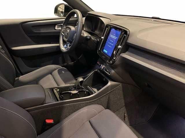 Begagnad Volvo XC40 Single Motor 175 kW (238 HK) 2023 Svart SUV