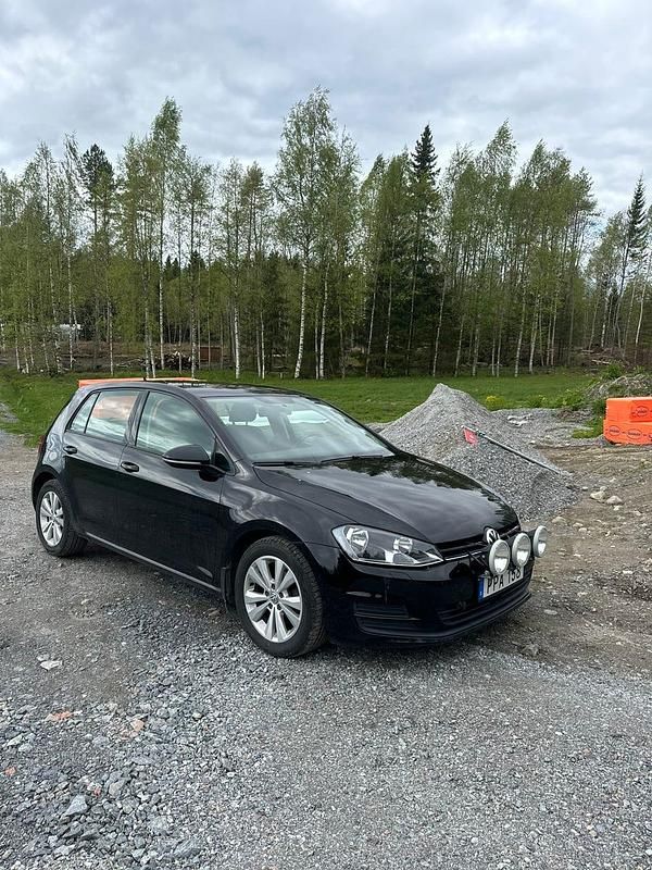 Begagnad 2016 VW Golf VII Halvkombi | 75 000 kr (Superpris) - Bild 1/2
