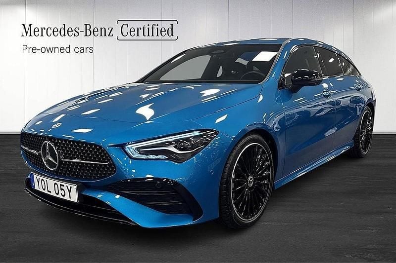Blå (hyperblue metallic) Begagnad 2024 Mercedes CLA200 AMG Kombi | 379 000 kr (Lite dyr) - Bild 1/4