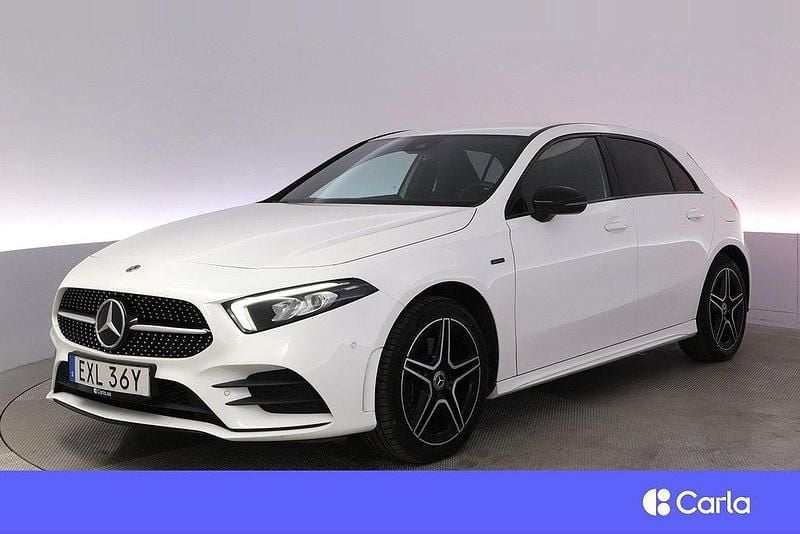 Vit Begagnad 2021 Mercedes A250 AMG Halvkombi | 292 900 kr (Marknadspris) - Bild 1/4