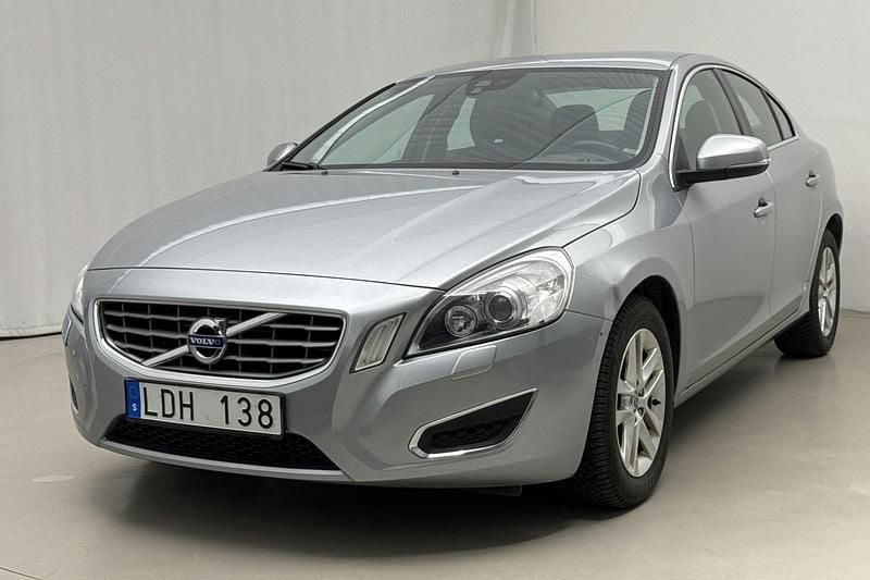 Silver Begagnad 2011 Volvo S60 Summum Sedan | 101 000 kr (Bra pris) - Bild 1/4