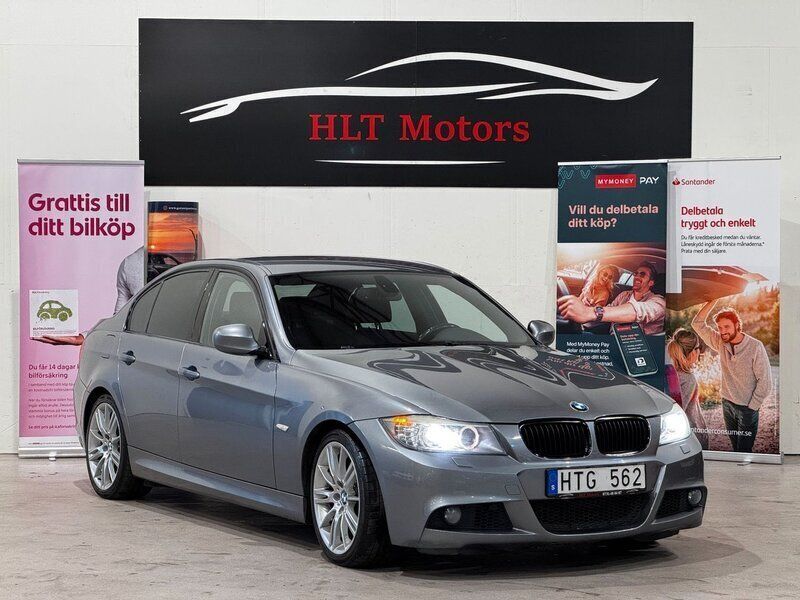 Grå Begagnad 2008 BMW 325 Comfort Edition Sedan | 94 900 kr (Lite dyr) - Bild 1/4