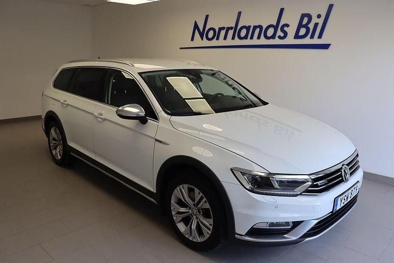 Vit Begagnad 2018 VW Passat Alltrack Kombi | 239 000 kr (Marknadspris) - Bild 1/4