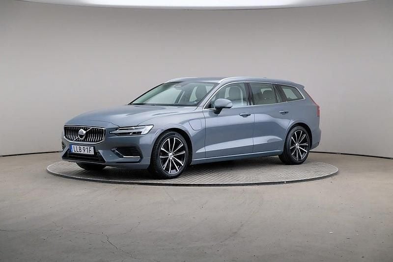 Grå Begagnad 2022 Volvo V60 Inscription Kombi | 359 000 kr (Lite dyr) - Bild 1/4