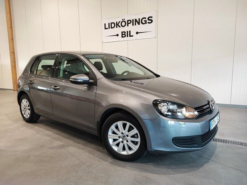 Grå Begagnad 2010 VW Golf VI Halvkombi | 55 000 kr (Marknadspris) - Bild 1/4