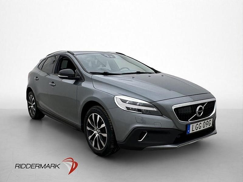 Begagnad Volvo V40 Momentum 150 HK (110 kW) 2019 Grå Halvkombi
