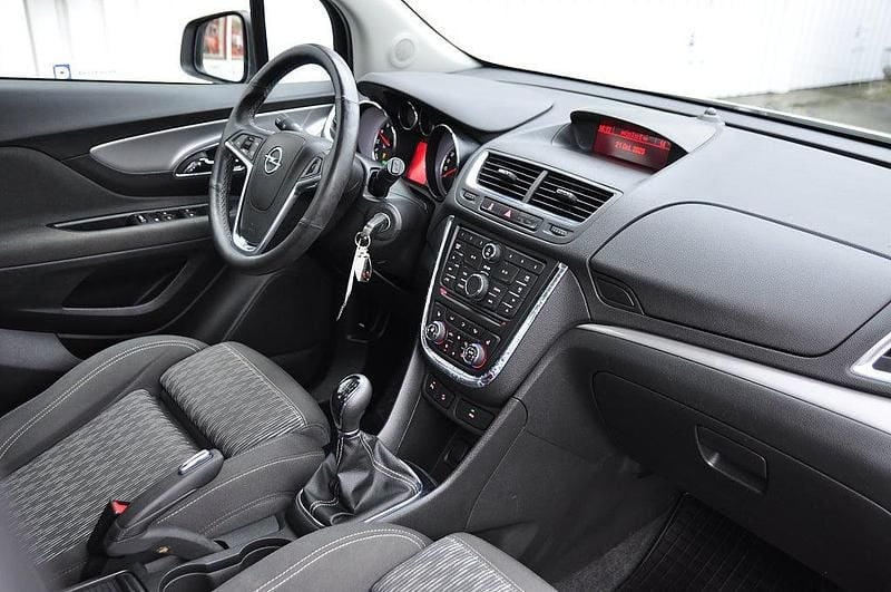 Begagnad Opel Mokka 140 HK (102 kW) 2013 Olympic white SUV