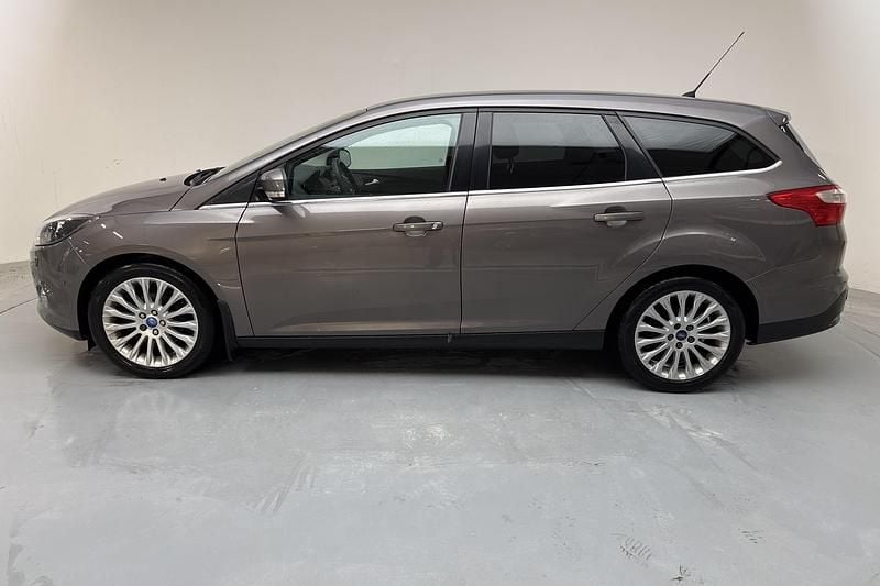 Begagnad Ford Focus Titanium 125 HK (91 kW) 2013 Brun Kombi