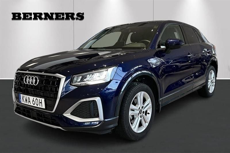 Blå Begagnad 2024 Audi Q2 Advanced SUV | 299 900 kr (Lite dyr) - Bild 1/4